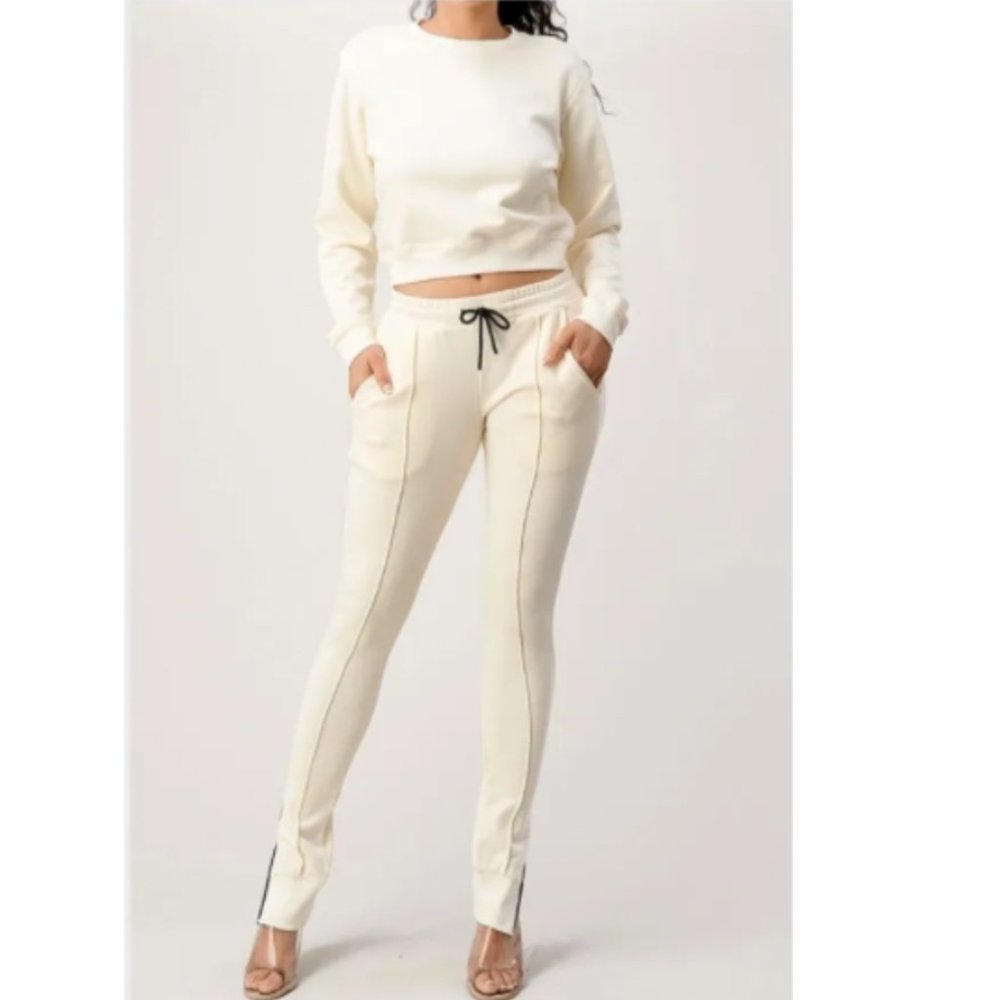 NWT Cream White Buttermilk Crew Neck Long Sleeves Cropped Pull on Jogger Set